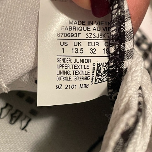 Checker black and white Converse kids size 1. Light wear on toe and base. - Picture 5 of 6